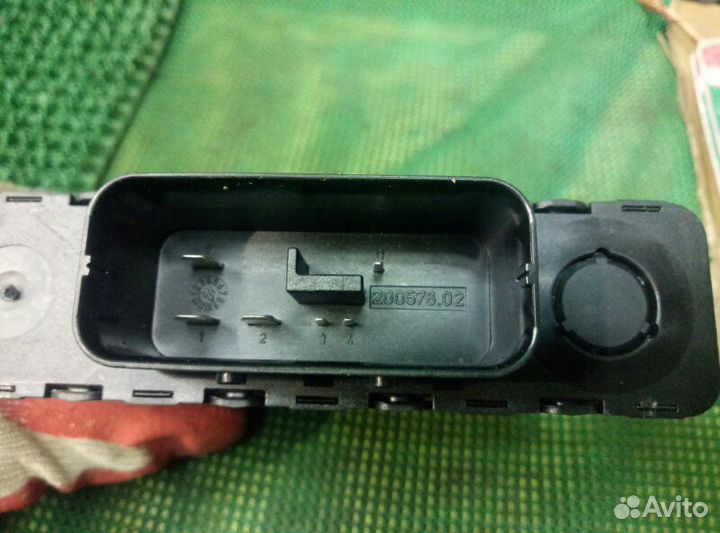 Стабилизатор напряжения задний Audi Q3 Quattro 8UB