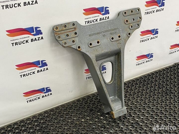 AZ9925528095 Кронштейн нижних реактивных штанг