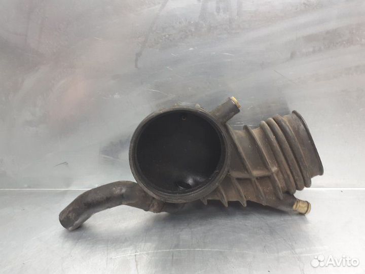 Патрубок инжектора Audi 100 C3 1982-1991