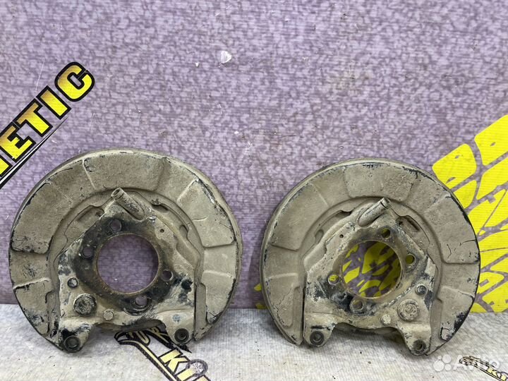 Щиток Кожух стояночного тормоза Лансер 10 2WD