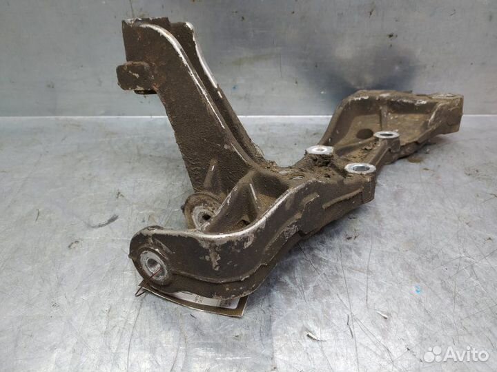 Кронштейн переднего рычага Skoda Octavia (A5 1Z)