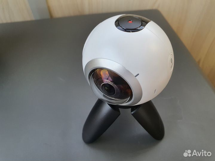 Панорамная камера Samsung gear 360