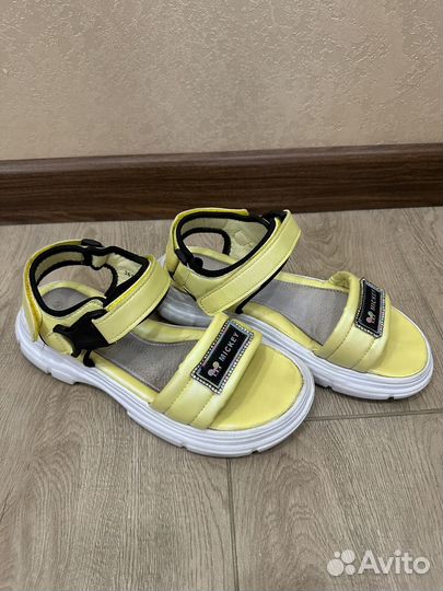 Сандалии для девочки