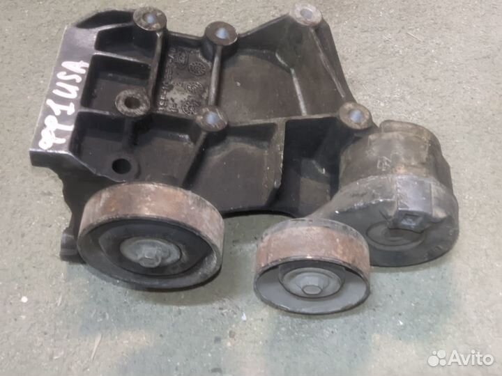 Кронштейн генератора Ford Focus I