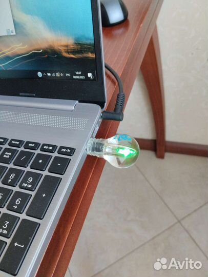 Брелок на рюкзак лампочка