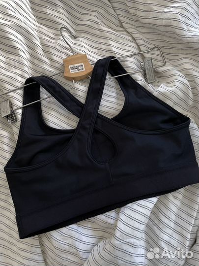 Under Armour спортивный топ бра