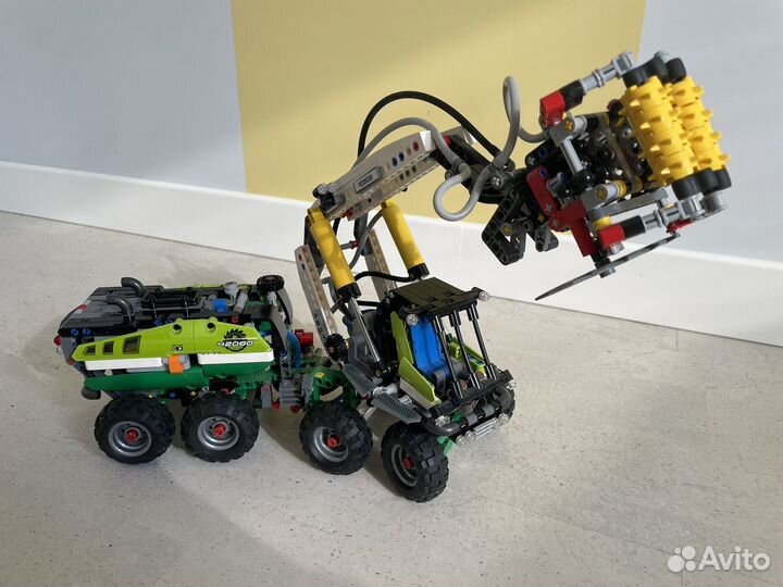 Lego technic 42080, лесозаготовит. машина