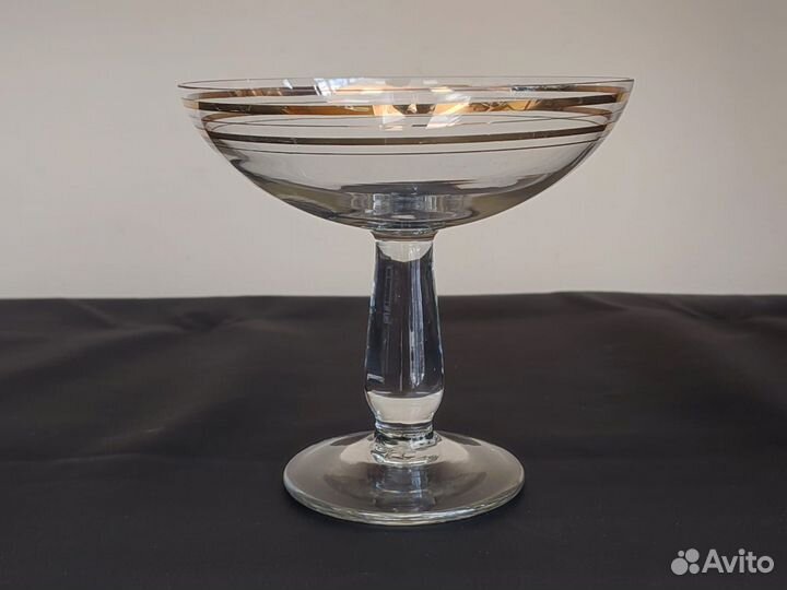 Ваза Конфетница стеклянная с золотыми отводами