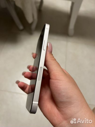iPhone 12, 64 ГБ