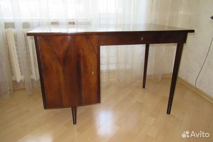 Письменный стол