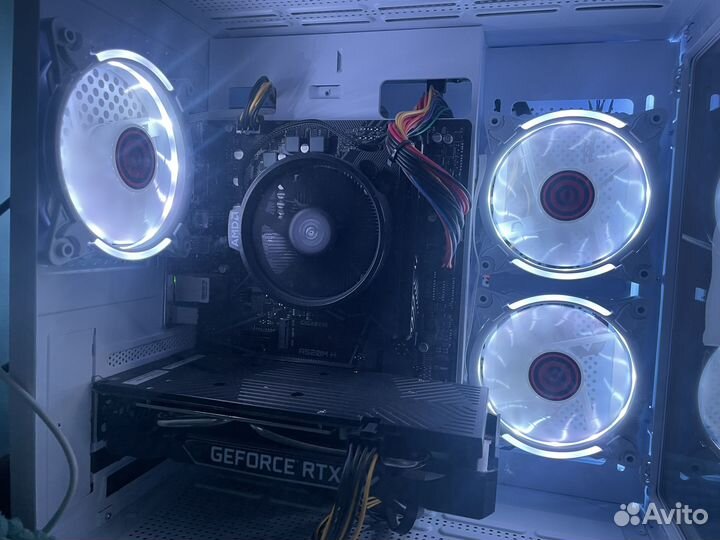 Игровой пк с монитором и клавиатурой