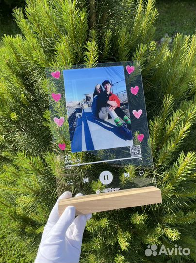 Трек на стекле с оживающим фото