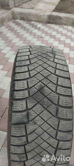 Pirelli Ice Zero FR 205/60 R16
