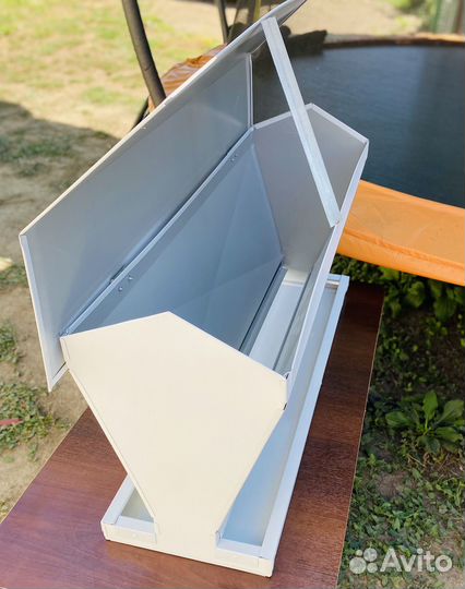 Уличная бункерная кормушка для птицы