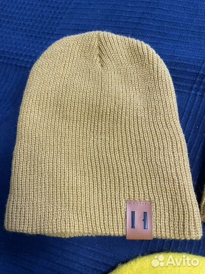 Шапки горчичного цвета и берет