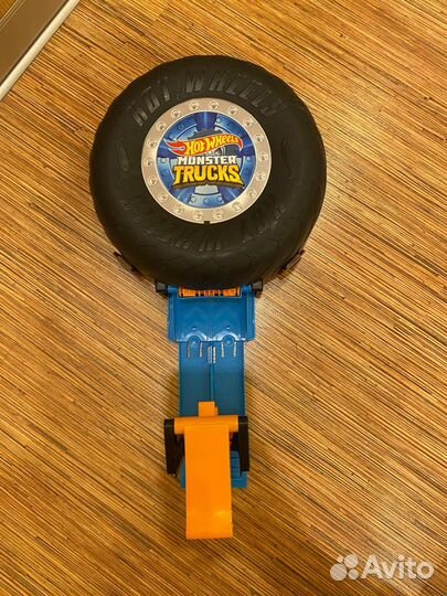 Трек Hot Wheels Tire - Stunt Arena