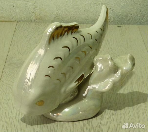 Фарфоровая статуэтка 