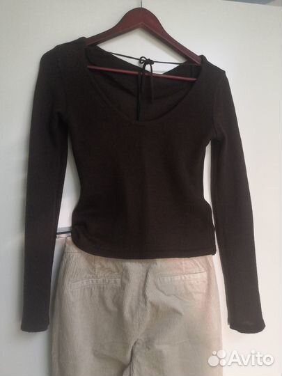 Джемпер с открытой спиной 42р