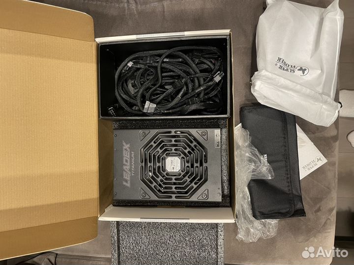 Блок питания Super Flower Leadex Titanium 1600W