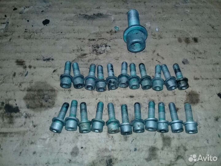 Болт поддона 2.3 Volkswagen Passat B5