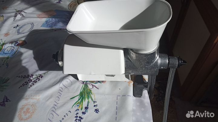 Соковыжималки ручная Струмок и электрическая немец