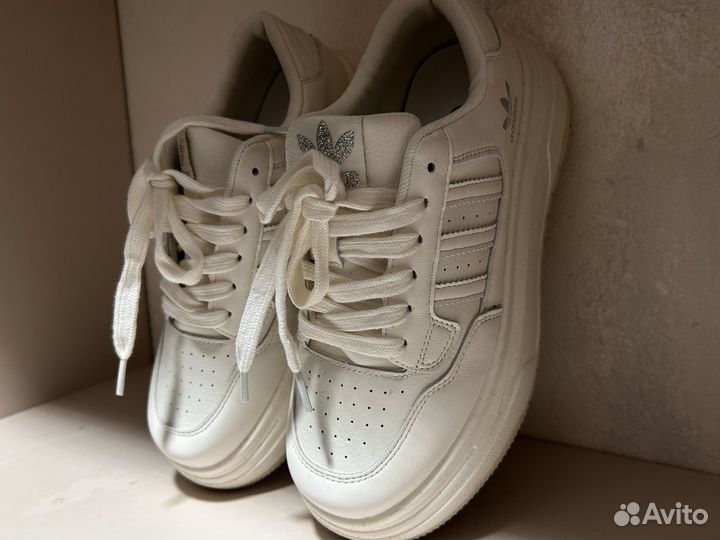 Продам кроссовки adidas