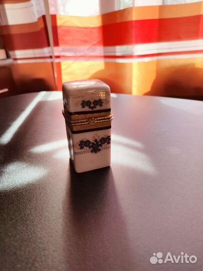 Шкатулочка фарфоровая