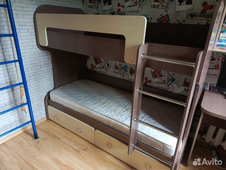 Двухярусная кровать бу