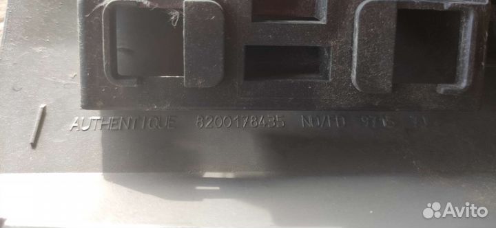 Рамка магнитолы Рено Меган 2 в сборе