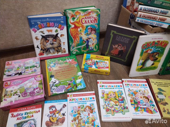 Много книг рюкзаки вещи с отъездом