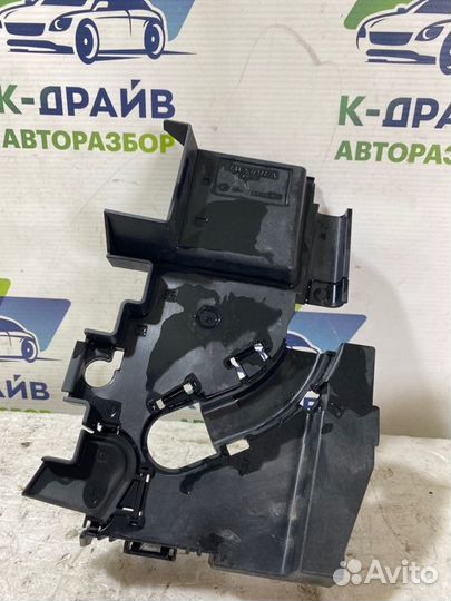 Крышка блока предохранителей Audi Q7 легковой