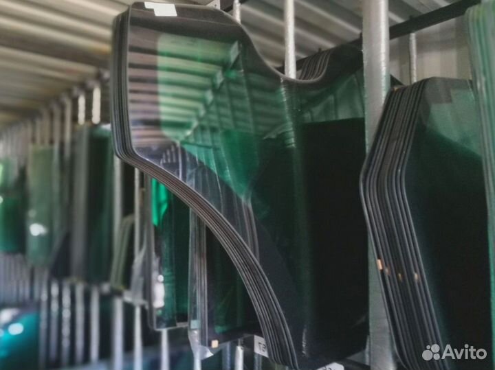 Стекло заднее правое Hitachi