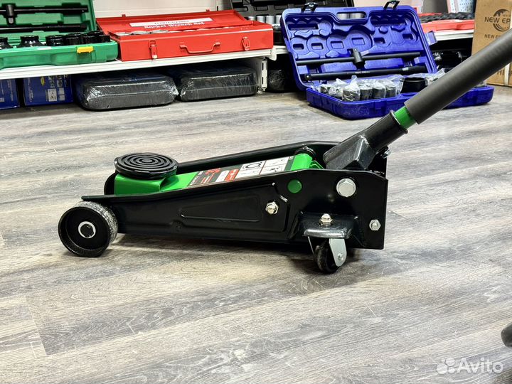 Домкрат подкатной RockForce 3т