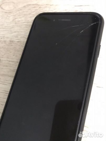 Телефон iPhone 8