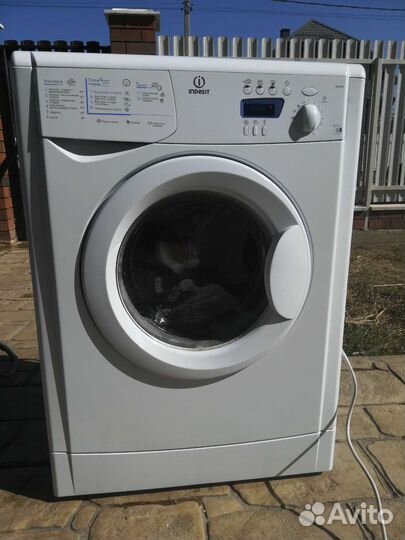 Стиральная машина Indesit узкая