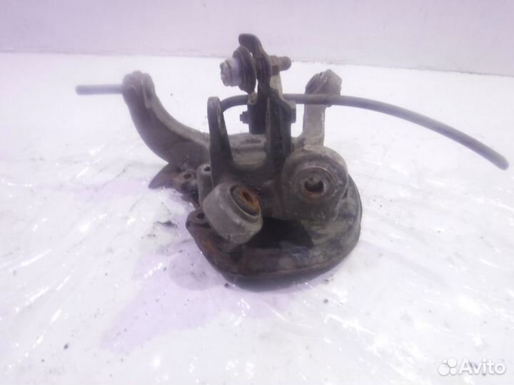 Кулак задний правый Хонда