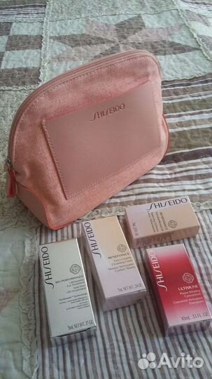 Косметичка с набором от люкс марки