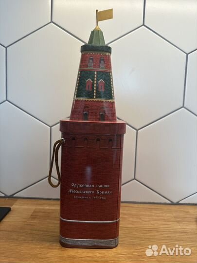 Кремлевский подарок. Банка