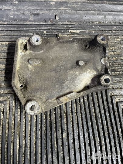 Кронштейн компрессора кондиционера Ford Focus 1