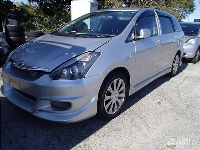 Toyota Wish передний бампер 