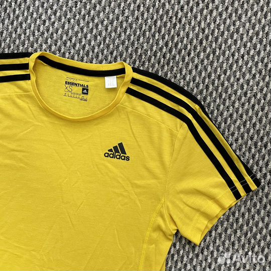 Футболка Adidas Essentials (XS)