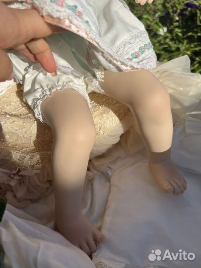 Коллекционная фарфоровая кукла