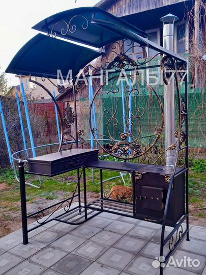 Мангал с крышей