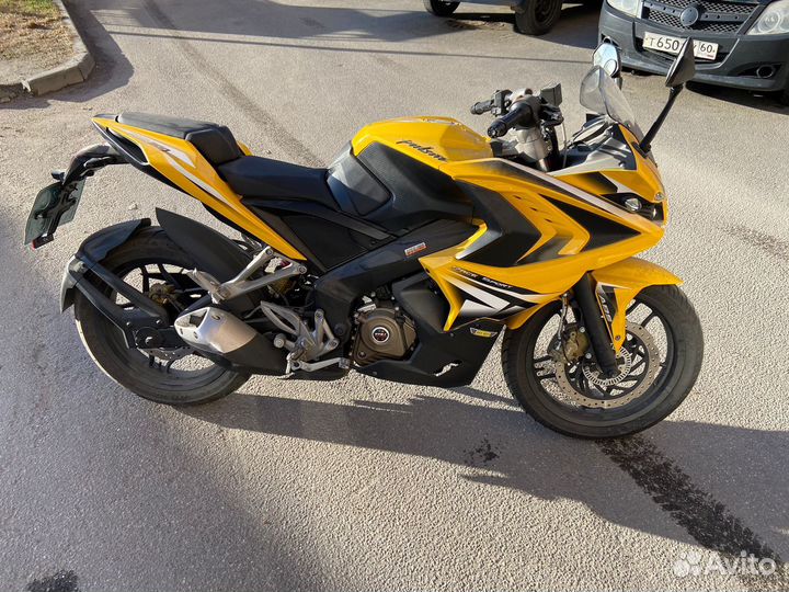 Bajaj Pulsar RS 200