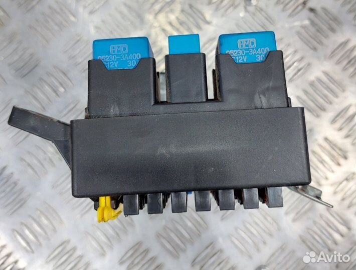 Блок предохранителей салонный Hyundai Getz G4EE