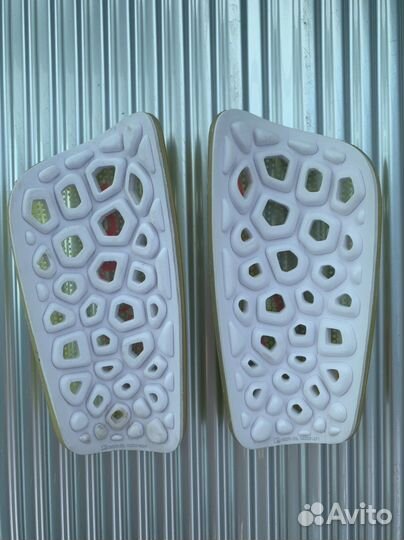 Щитки футбольные Nike