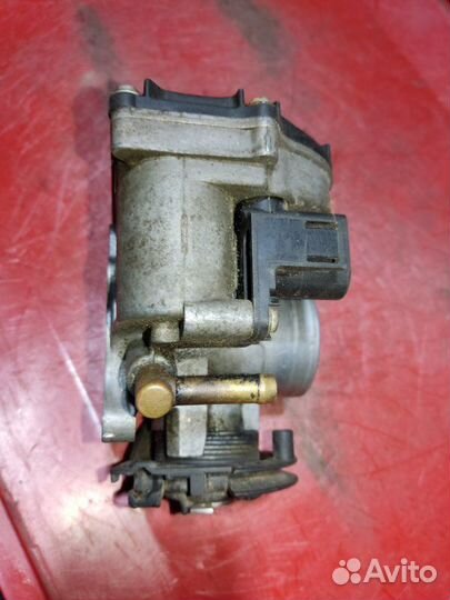 Заслонка дроссельная Volkswagen Golf 4 хетчбек 1.4