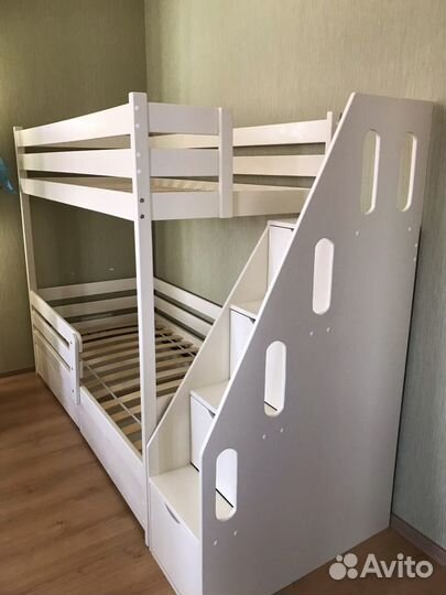 Кровать двухьярусная Август с лестницей комодом