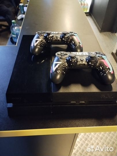 Игровая приставка ps4