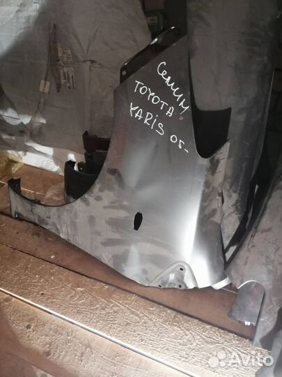 Крыло переднее левое toyota yaris